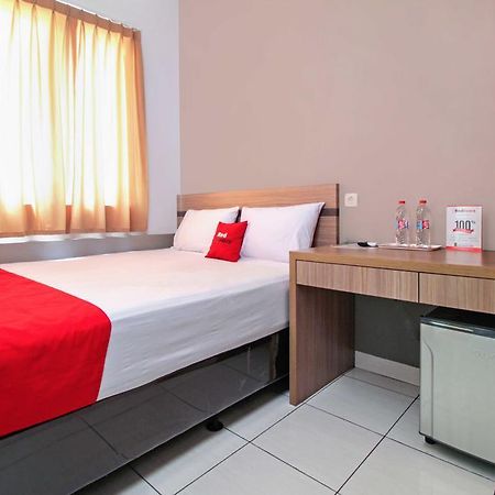 Reddoorz @ Karet Pedurenan 2 Джакарта Екстериор снимка