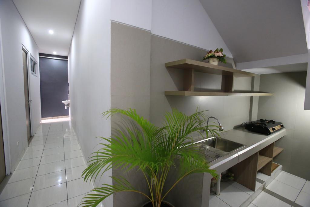 Reddoorz @ Karet Pedurenan 2 Джакарта Екстериор снимка