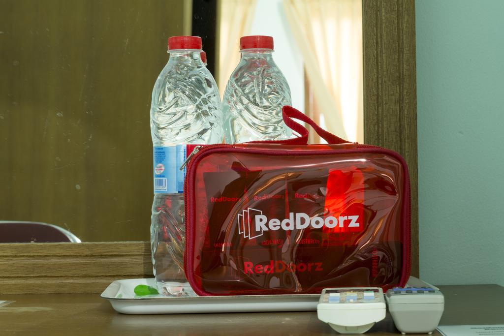 Reddoorz @ Karet Pedurenan 2 Джакарта Екстериор снимка
