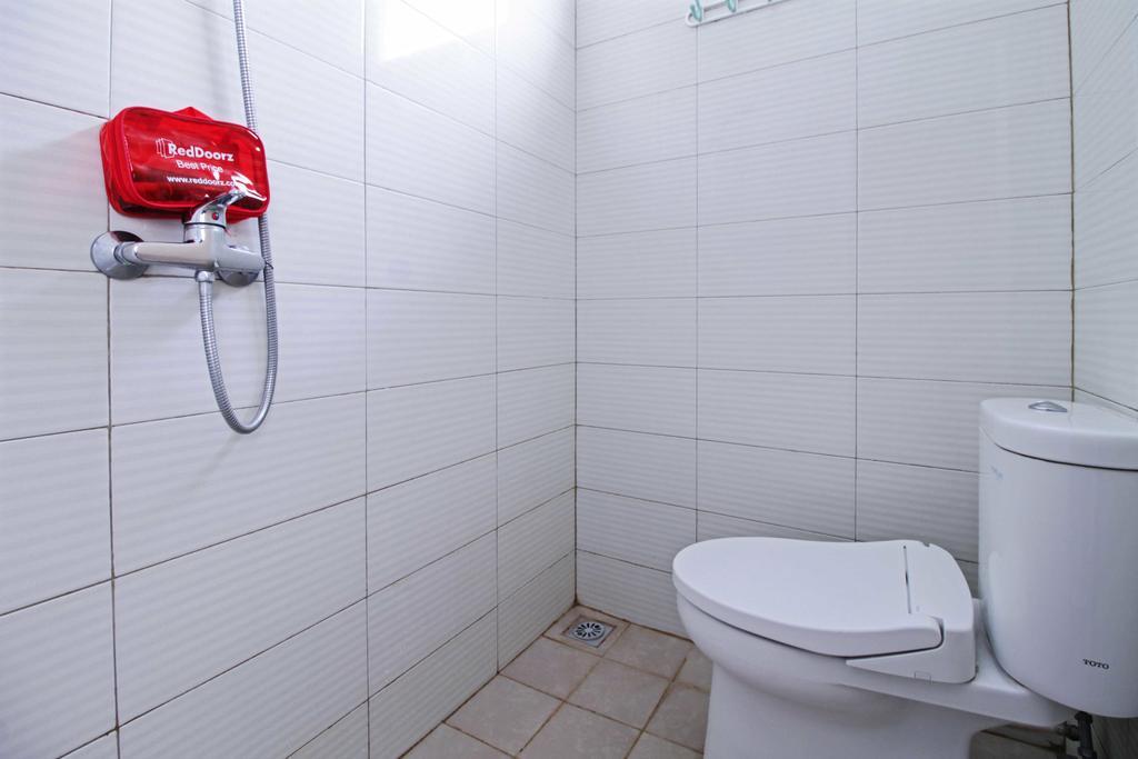 Reddoorz @ Karet Pedurenan 2 Джакарта Екстериор снимка