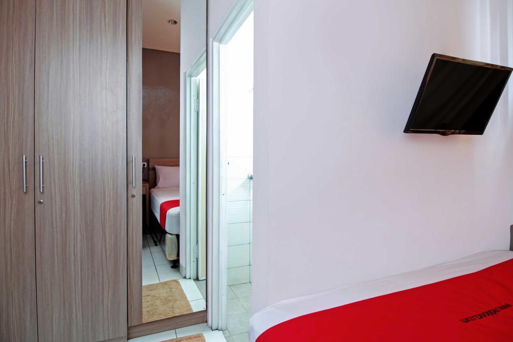 Reddoorz @ Karet Pedurenan 2 Джакарта Екстериор снимка