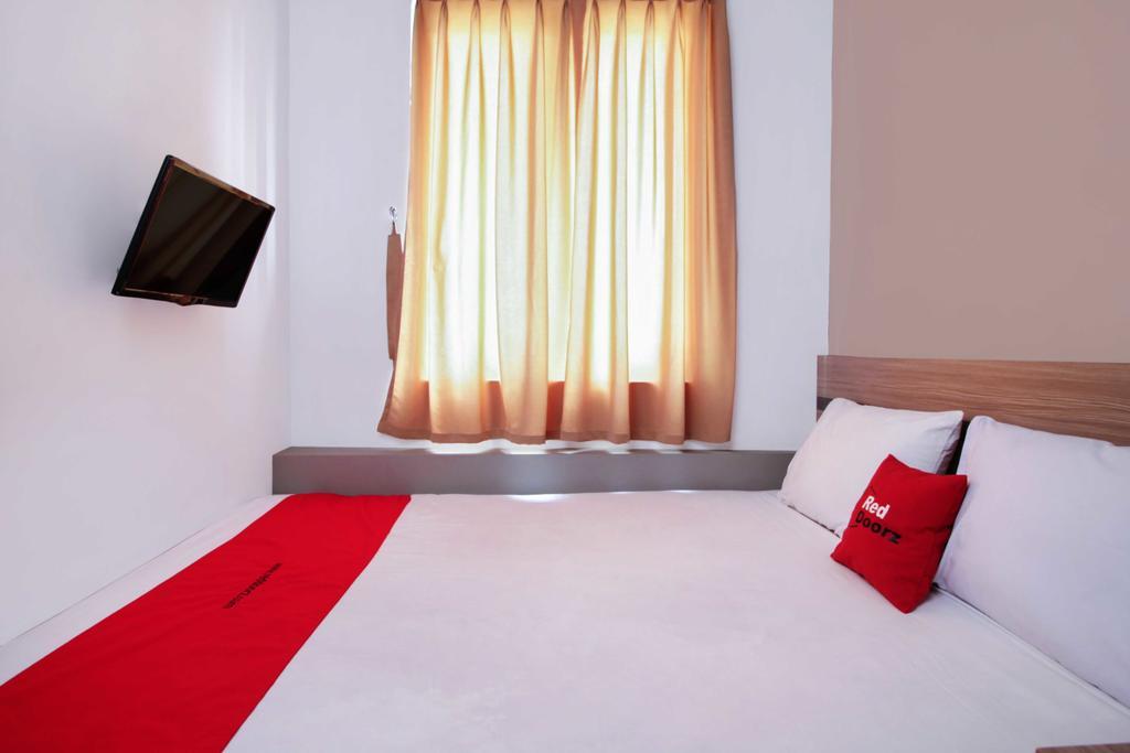 Reddoorz @ Karet Pedurenan 2 Джакарта Екстериор снимка