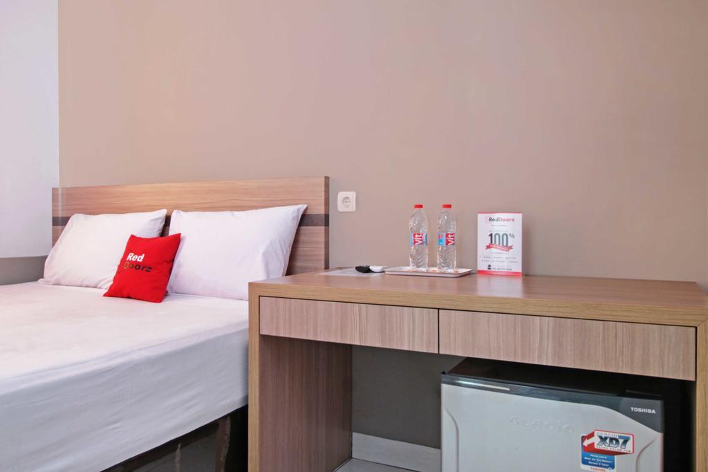 Reddoorz @ Karet Pedurenan 2 Джакарта Екстериор снимка