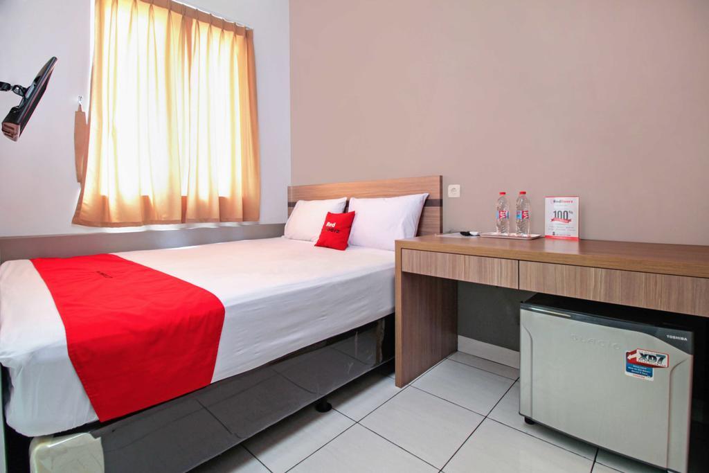 Reddoorz @ Karet Pedurenan 2 Джакарта Екстериор снимка