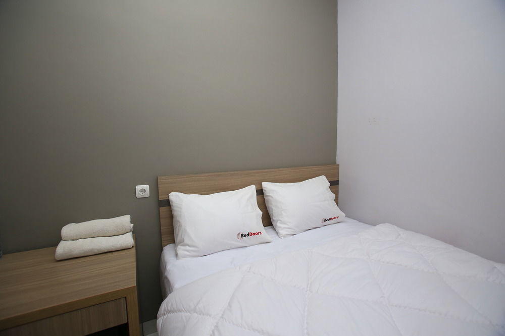 Reddoorz @ Karet Pedurenan 2 Джакарта Екстериор снимка
