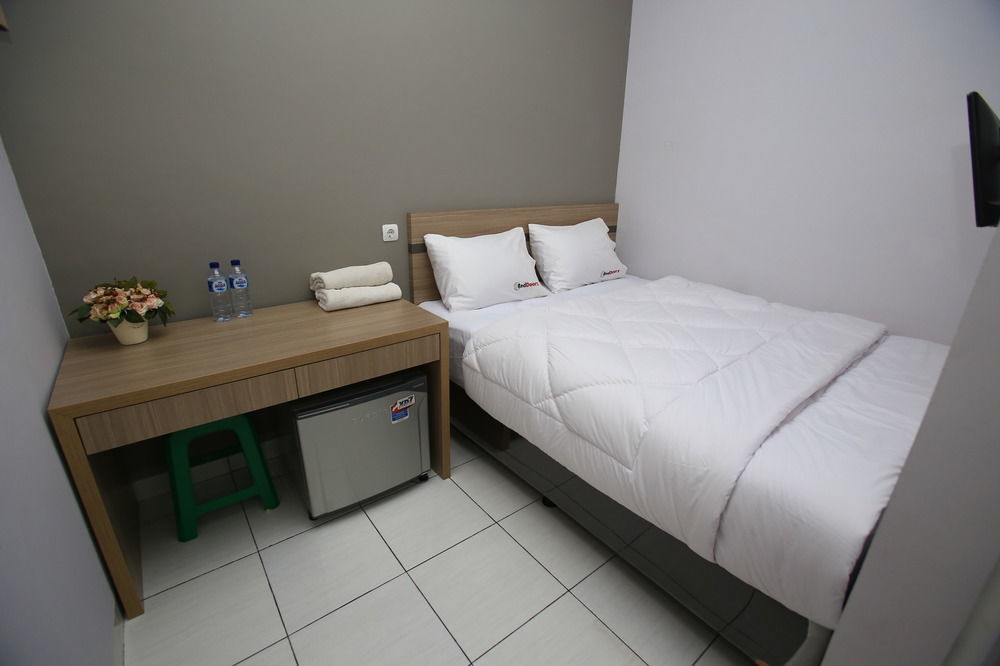Reddoorz @ Karet Pedurenan 2 Джакарта Екстериор снимка